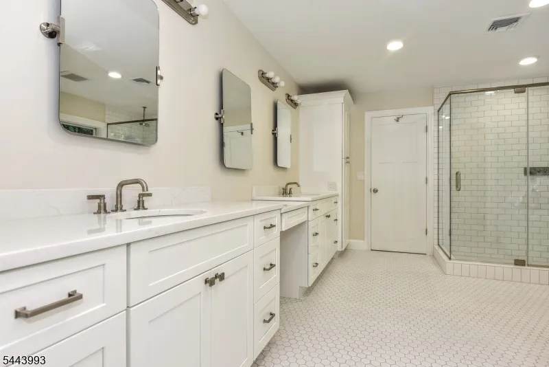 193 E Shore Trl Sparta, NJ 07871