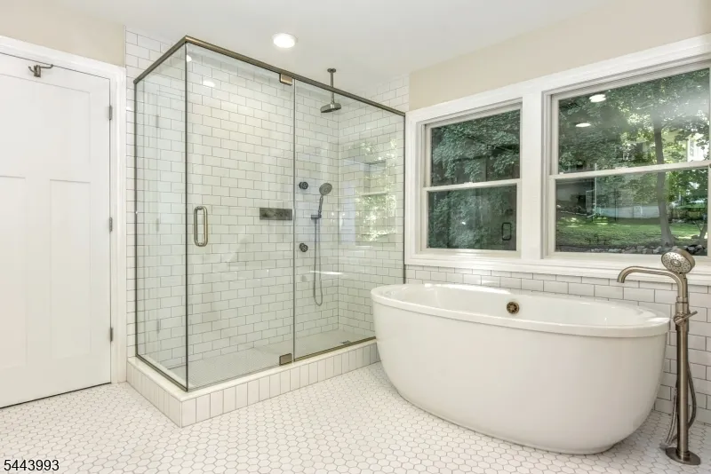 193 E Shore Trl Sparta, NJ 07871