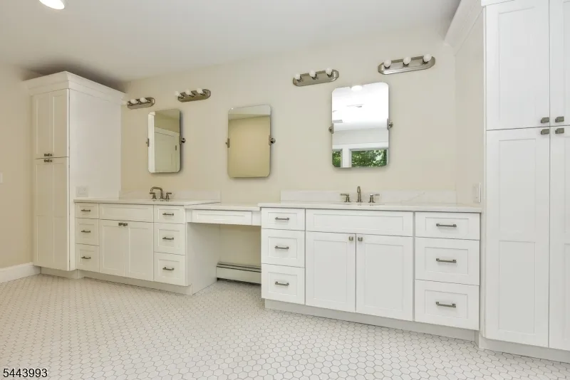 193 E Shore Trl Sparta, NJ 07871