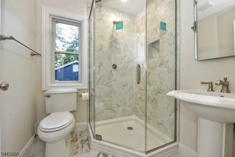 193 E Shore Trl Sparta, NJ 07871