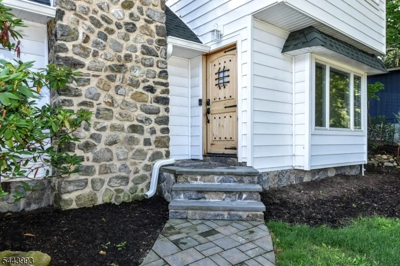193 E Shore Trl Sparta, NJ 07871