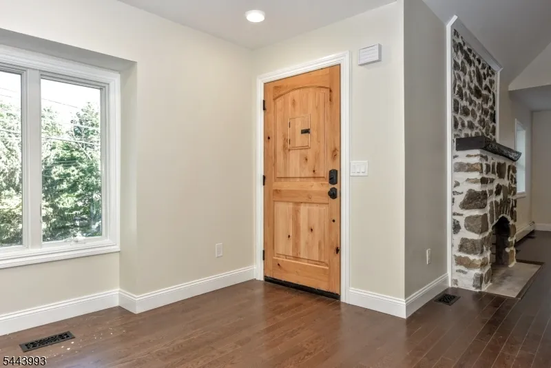 193 E Shore Trl Sparta, NJ 07871