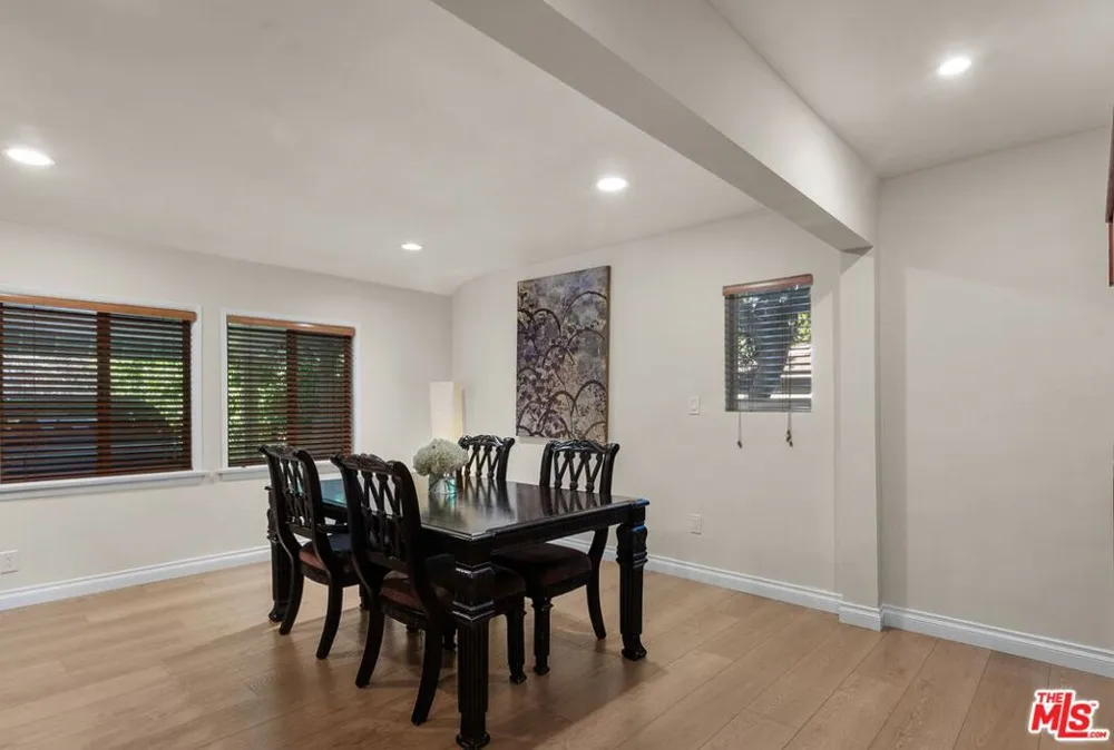 4300 Pampas Road Woodland Hills, CA 91364