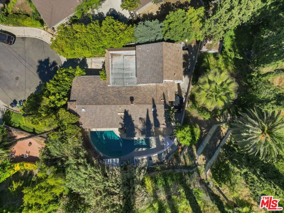 4300 Pampas Road Woodland Hills, CA 91364