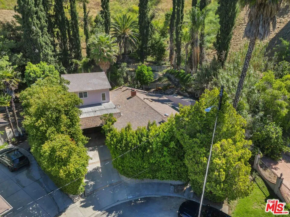 4300 Pampas Road Woodland Hills, CA 91364