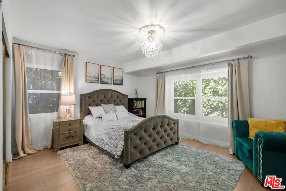 4300 Pampas Road Woodland Hills, CA 91364