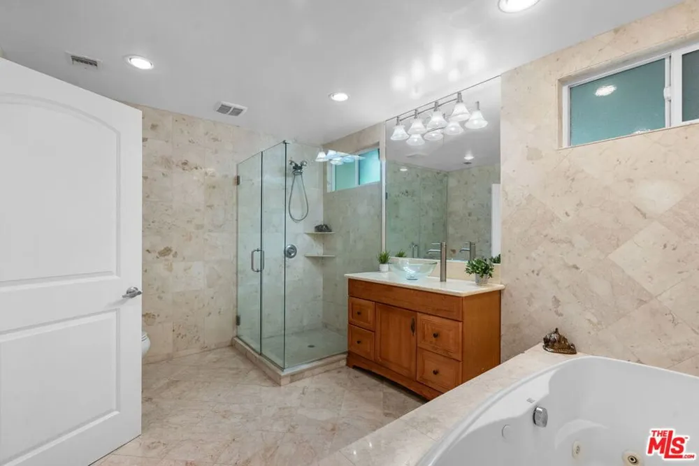 4300 Pampas Road Woodland Hills, CA 91364