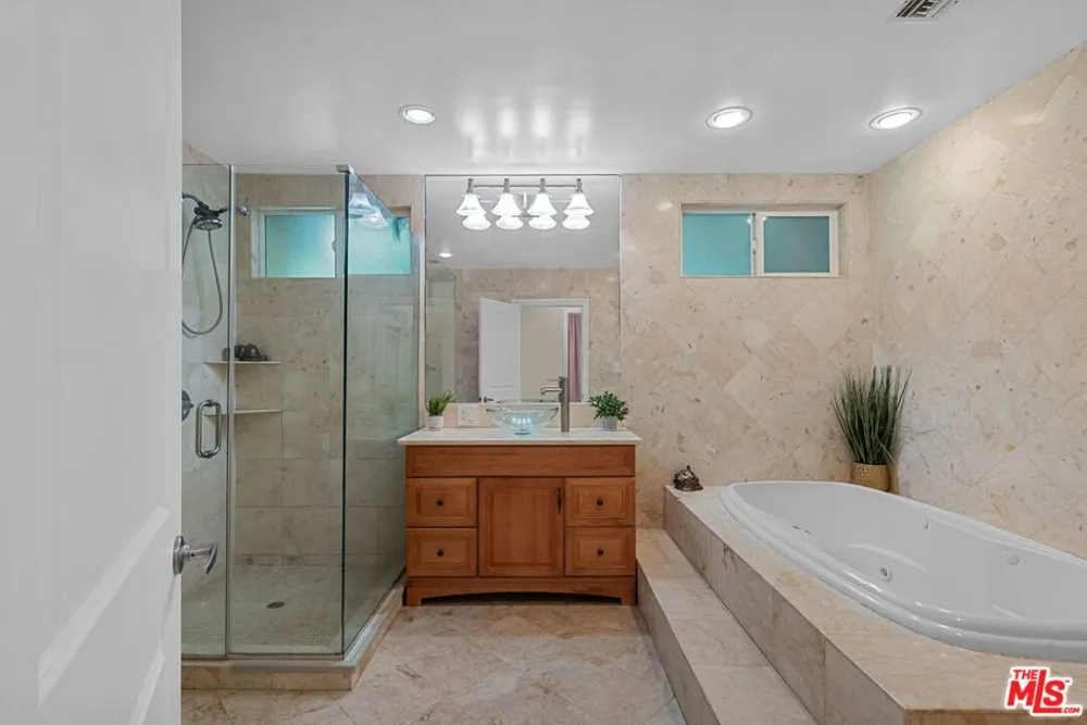 4300 Pampas Road Woodland Hills, CA 91364
