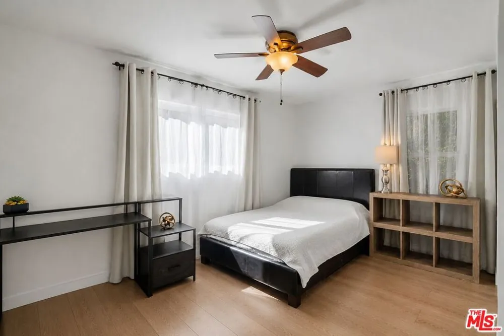 4300 Pampas Road Woodland Hills, CA 91364