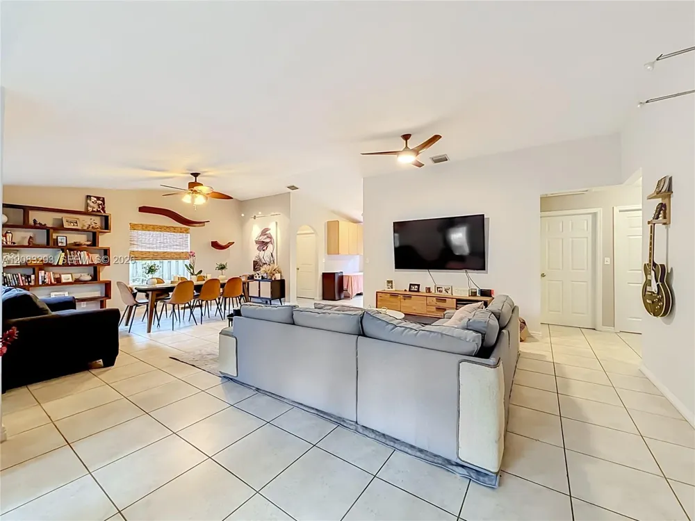 4271 NW 20th Ave Oakland Park, FL 33309