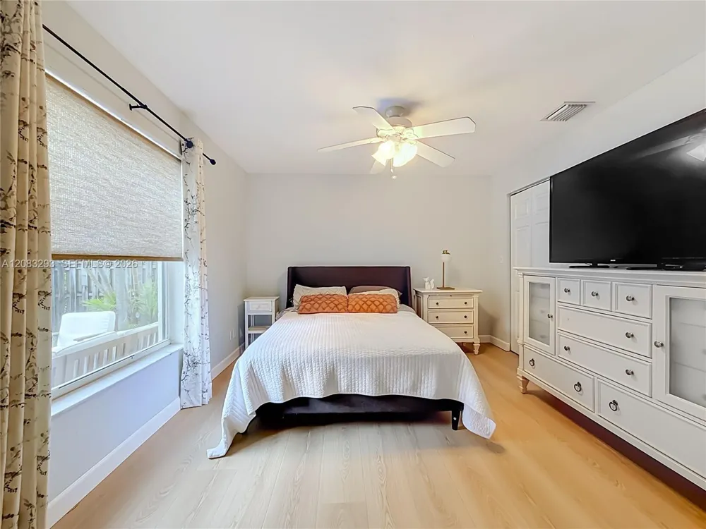 4271 NW 20th Ave Oakland Park, FL 33309