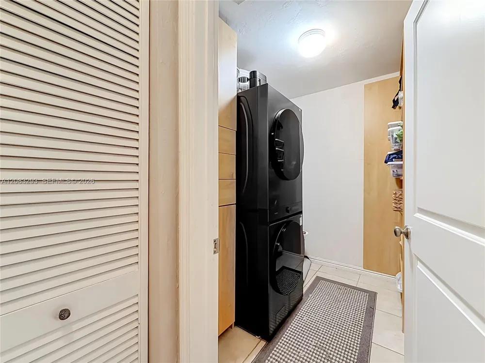 4271 NW 20th Ave Oakland Park, FL 33309