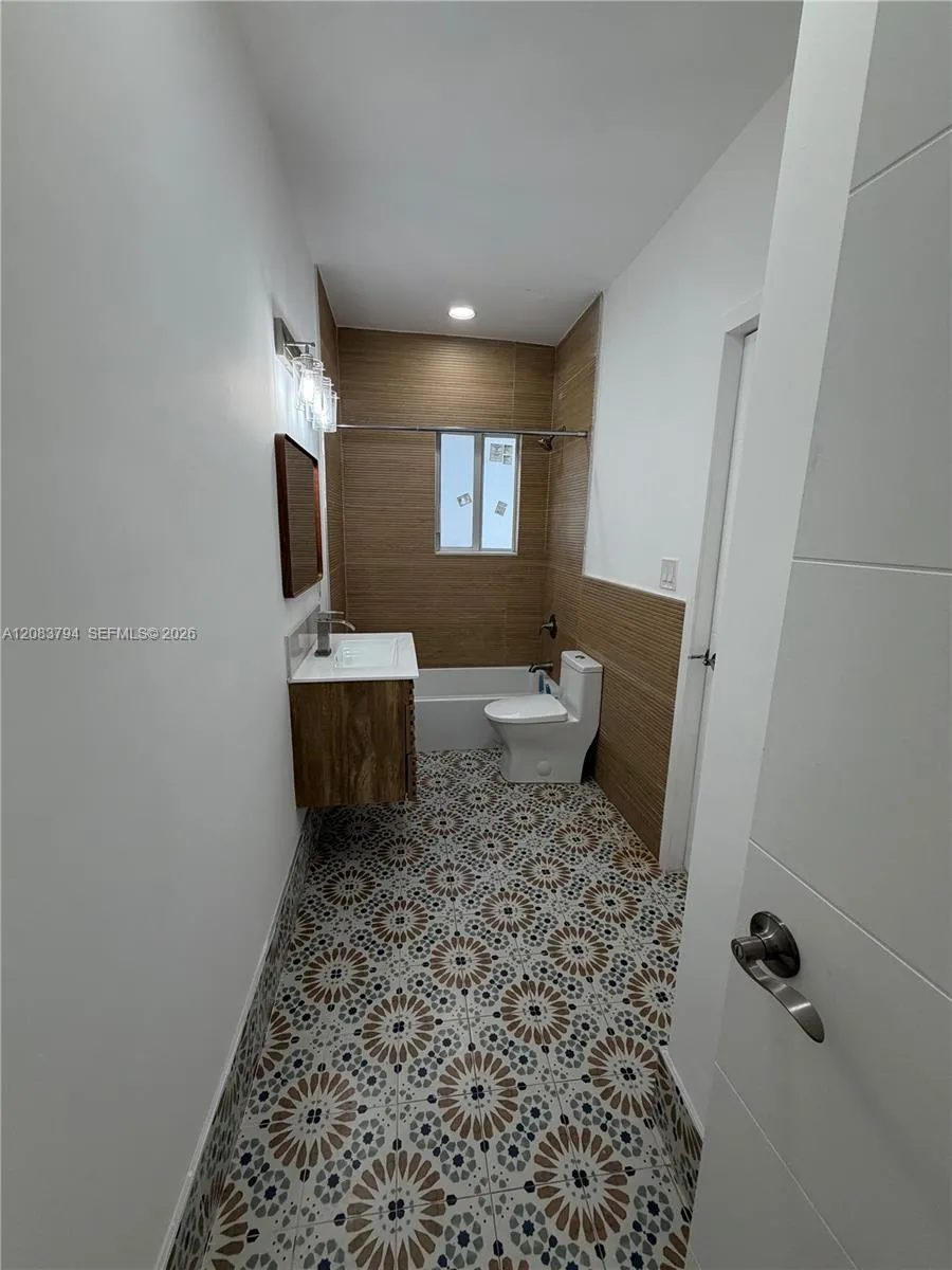 817 Tyler St #1 Hollywood, FL 33019