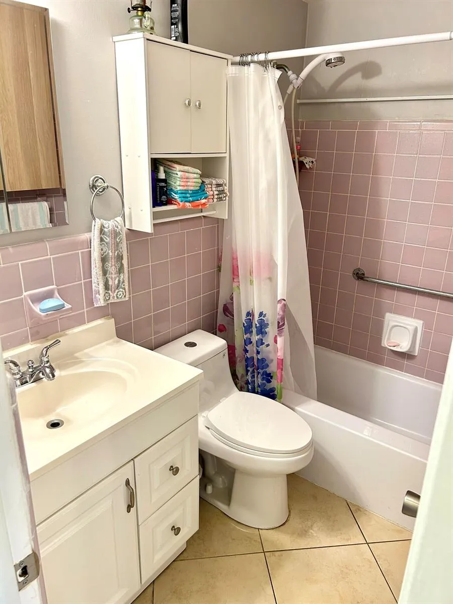 920 SW 11th Avenue #5d Hallandale Beach, FL 33009