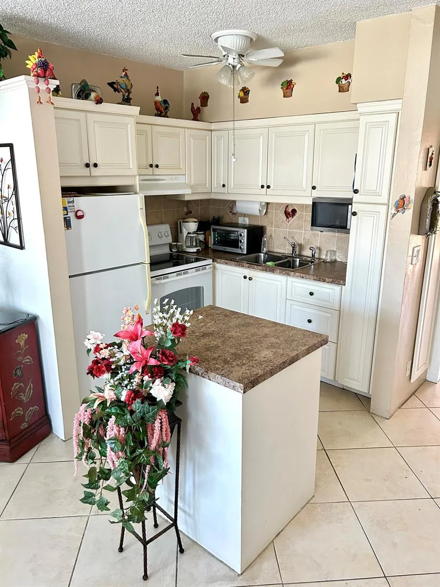 920 SW 11th Avenue #5d Hallandale Beach, FL 33009