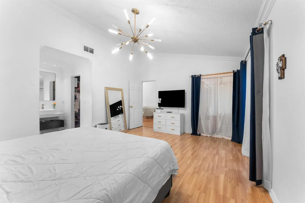 6660 CANARY PALM CIRCLE Boca Raton, FL 33433