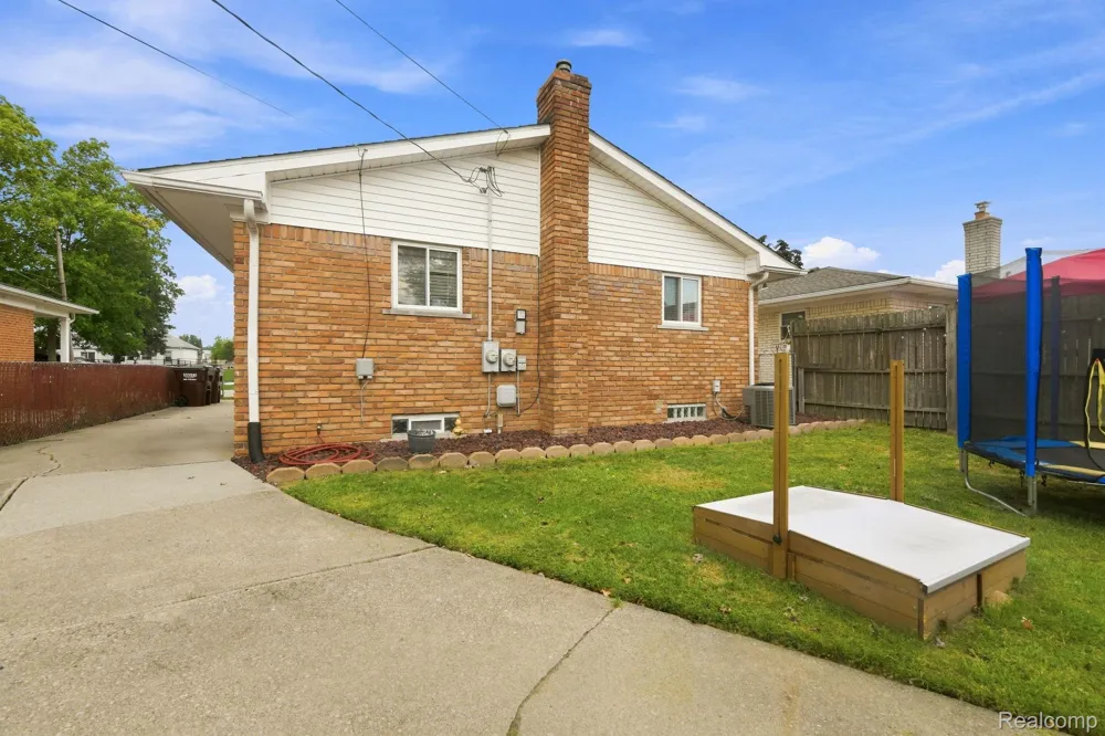 29069 Denison Street Gibraltar City, MI 48173