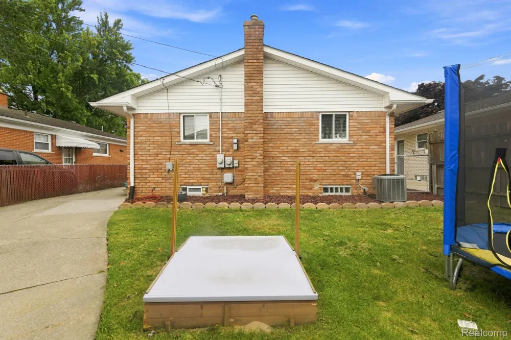 29069 Denison Street Gibraltar City, MI 48173