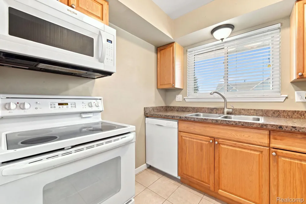 29069 Denison Street Gibraltar City, MI 48173