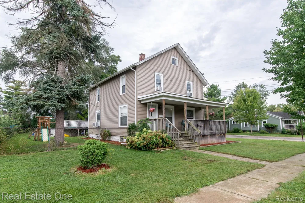 821 Dearborn Street Howell City, MI 48843