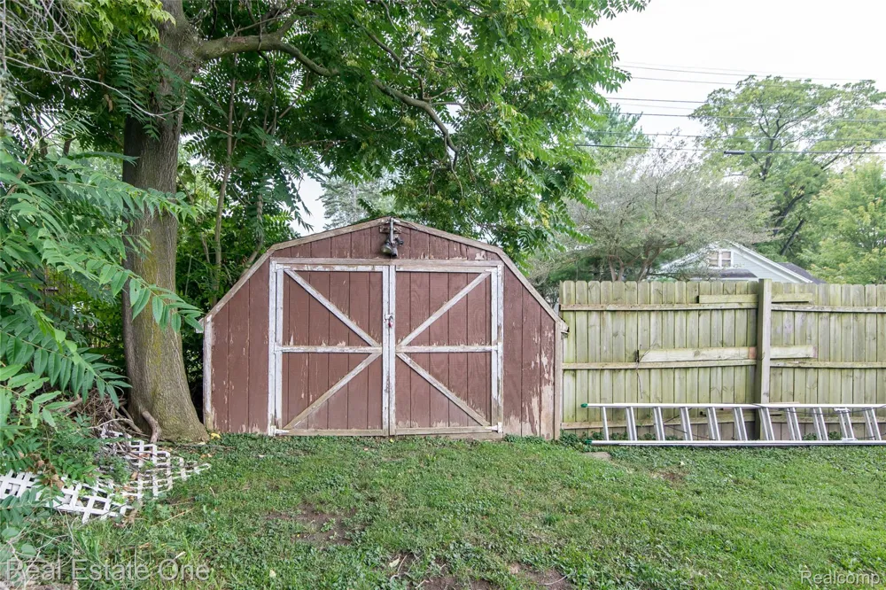821 Dearborn Street Howell City, MI 48843