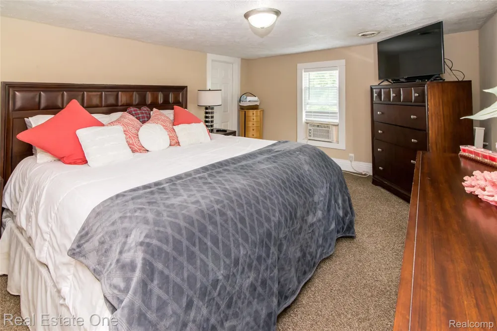 821 Dearborn Street Howell City, MI 48843