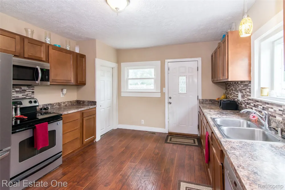 821 Dearborn Street Howell City, MI 48843