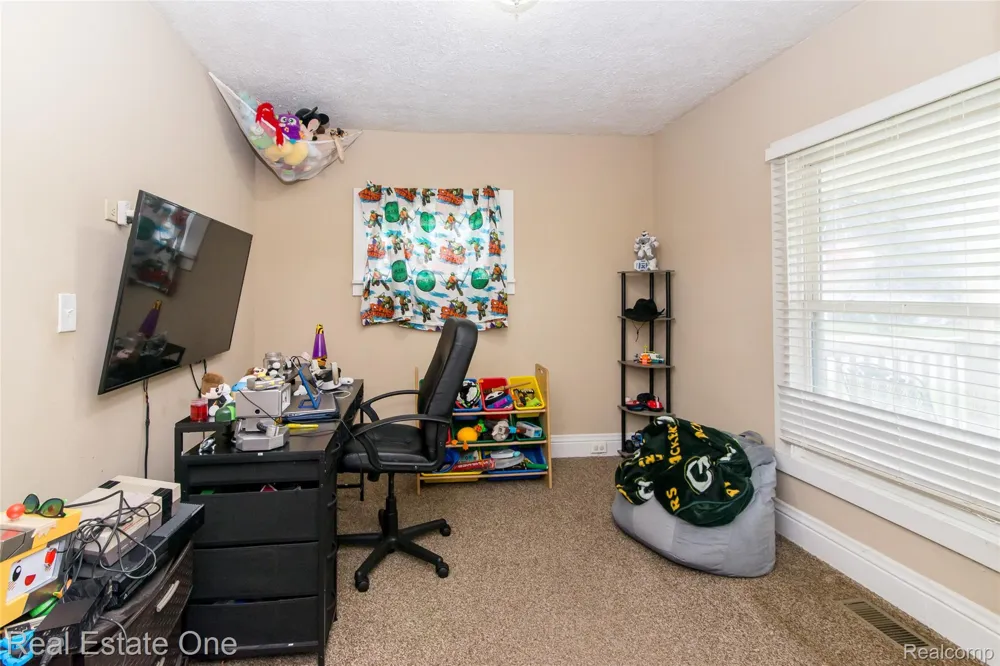 821 Dearborn Street Howell City, MI 48843