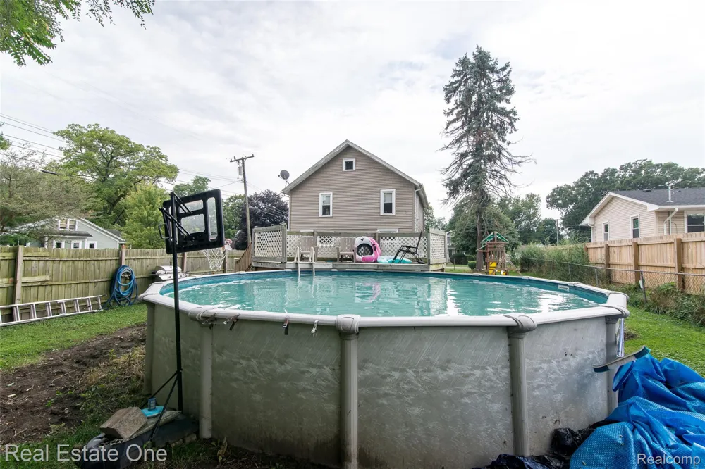 821 Dearborn Street Howell City, MI 48843