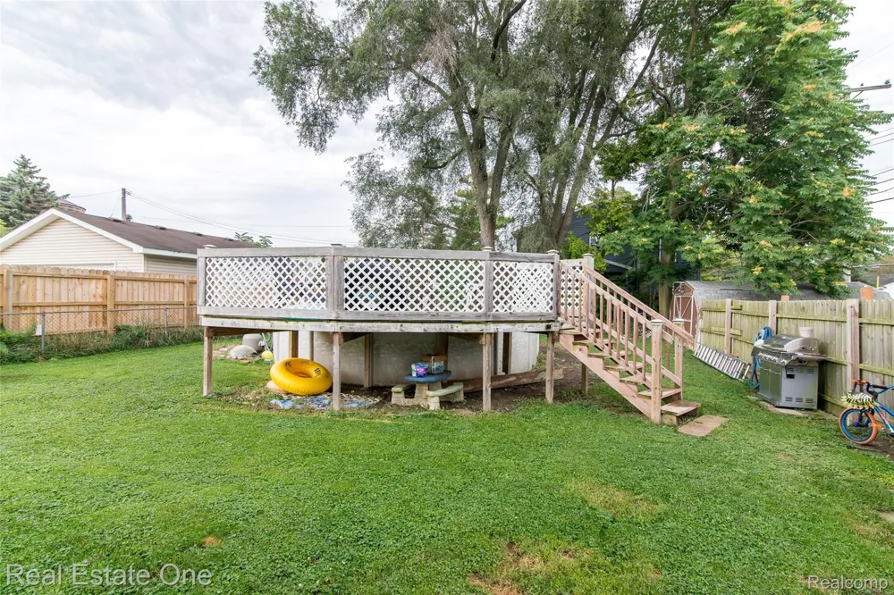 821 Dearborn Street Howell City, MI 48843