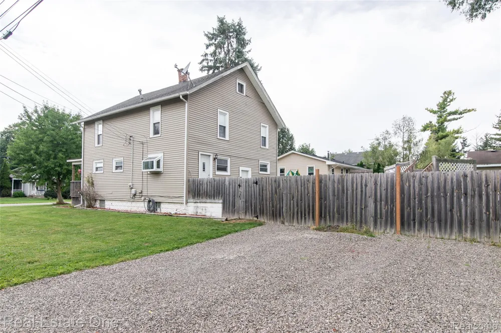 821 Dearborn Street Howell City, MI 48843