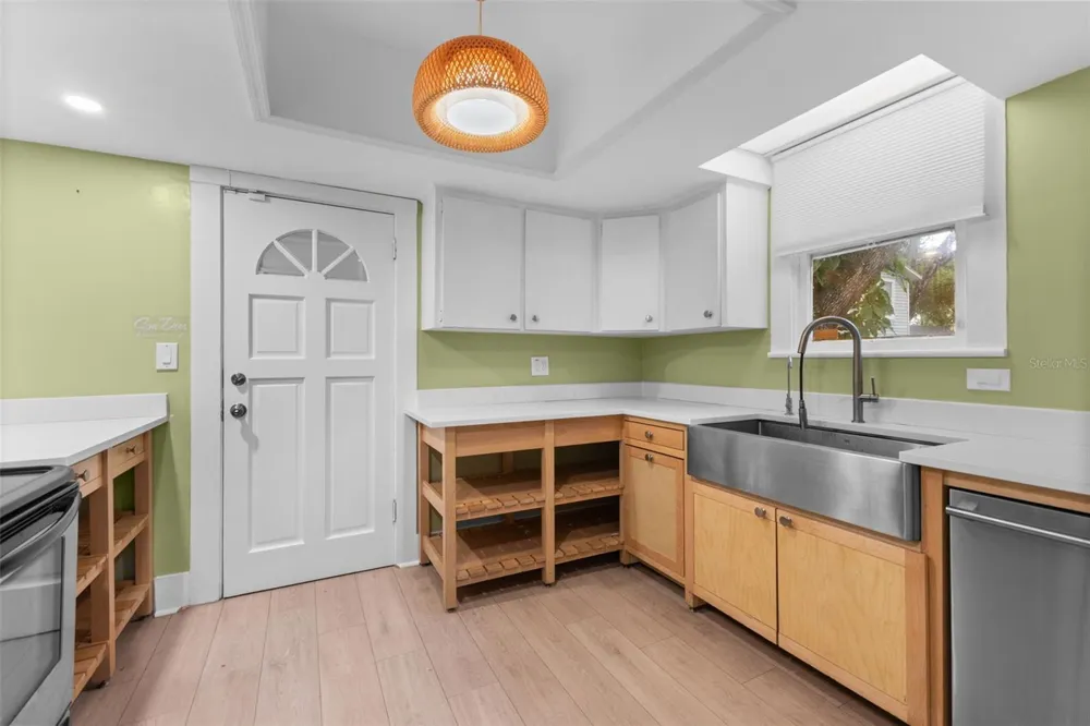 304 W FLORA STREET Tampa, FL 33604