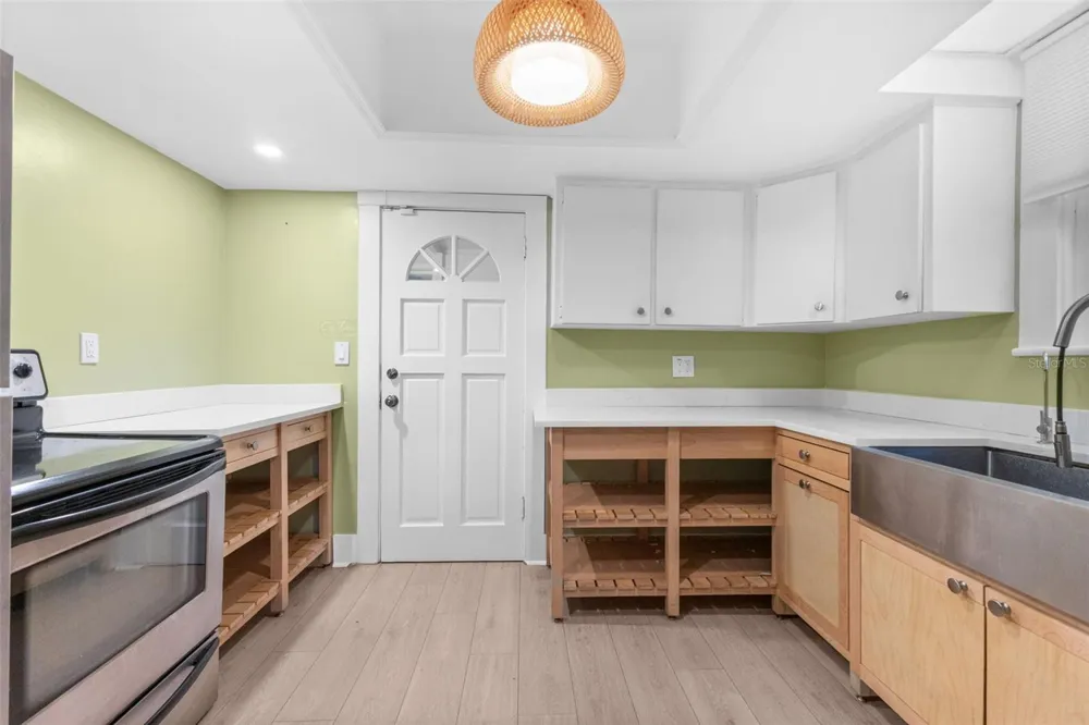 304 W FLORA STREET Tampa, FL 33604