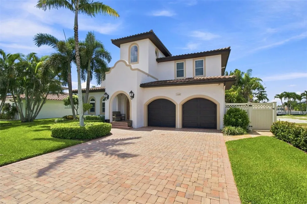 11220 8TH STREET E Treasure Island, FL 33706
