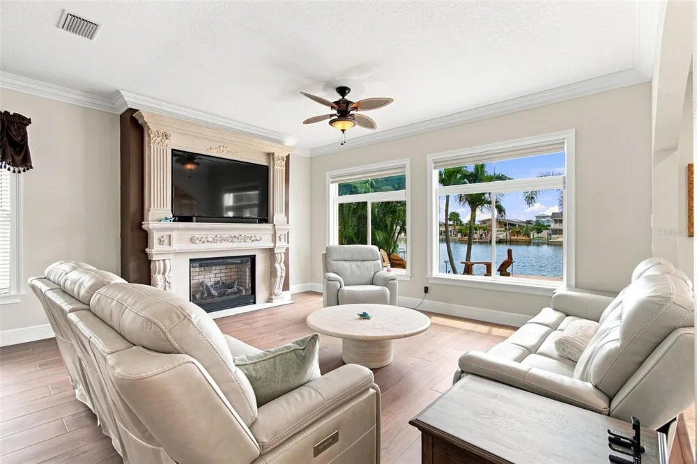 11220 8TH STREET E Treasure Island, FL 33706