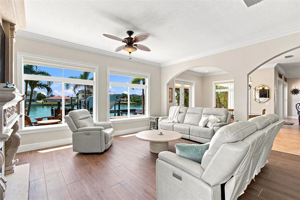 11220 8TH STREET E Treasure Island, FL 33706