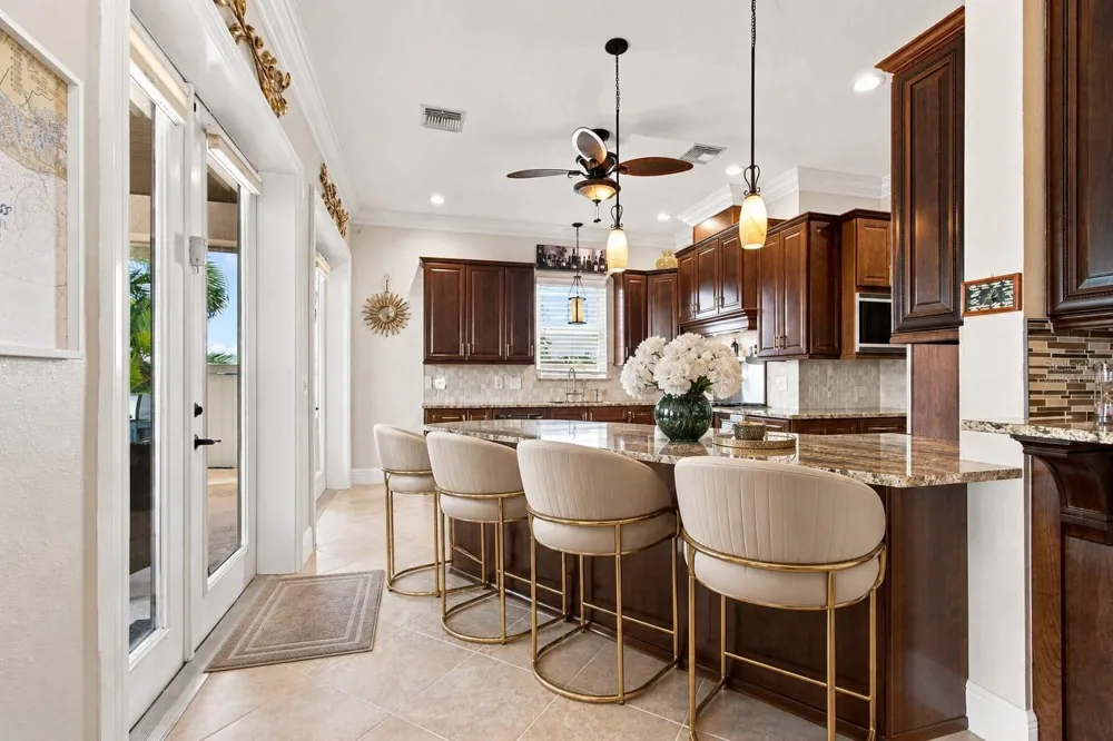 11220 8TH STREET E Treasure Island, FL 33706