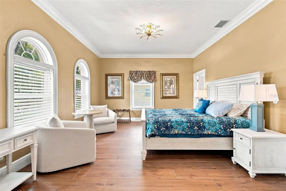 11220 8TH STREET E Treasure Island, FL 33706