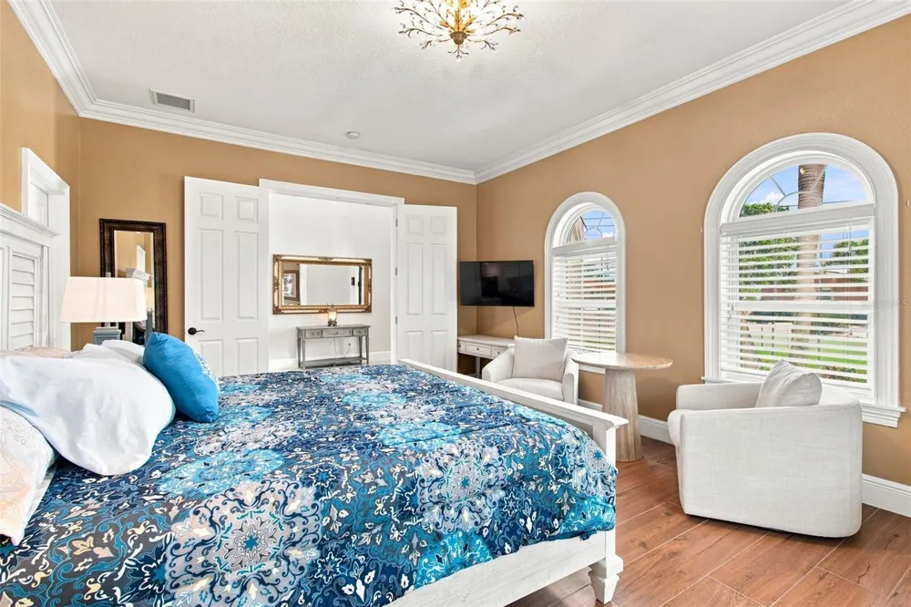 11220 8TH STREET E Treasure Island, FL 33706