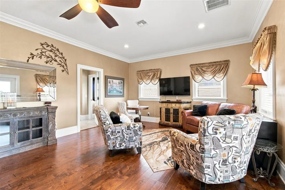 11220 8TH STREET E Treasure Island, FL 33706