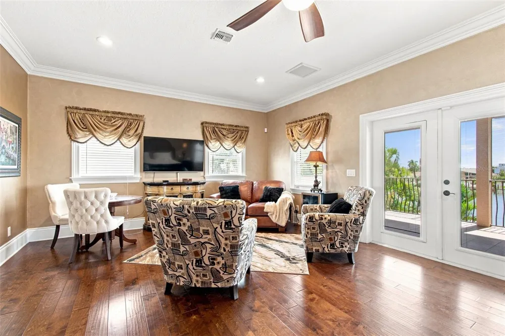 11220 8TH STREET E Treasure Island, FL 33706