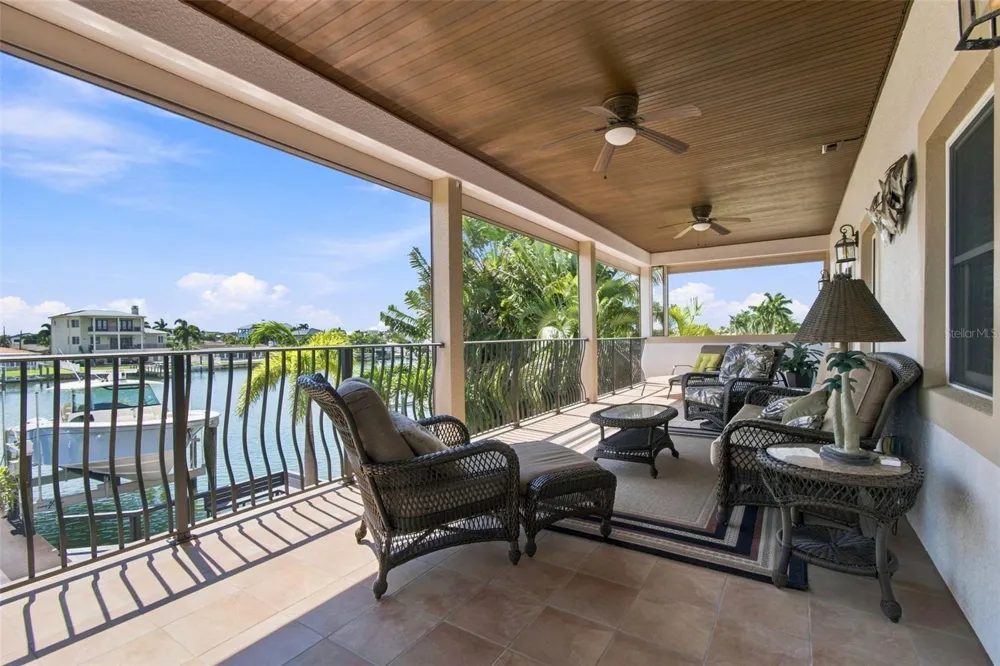 11220 8TH STREET E Treasure Island, FL 33706