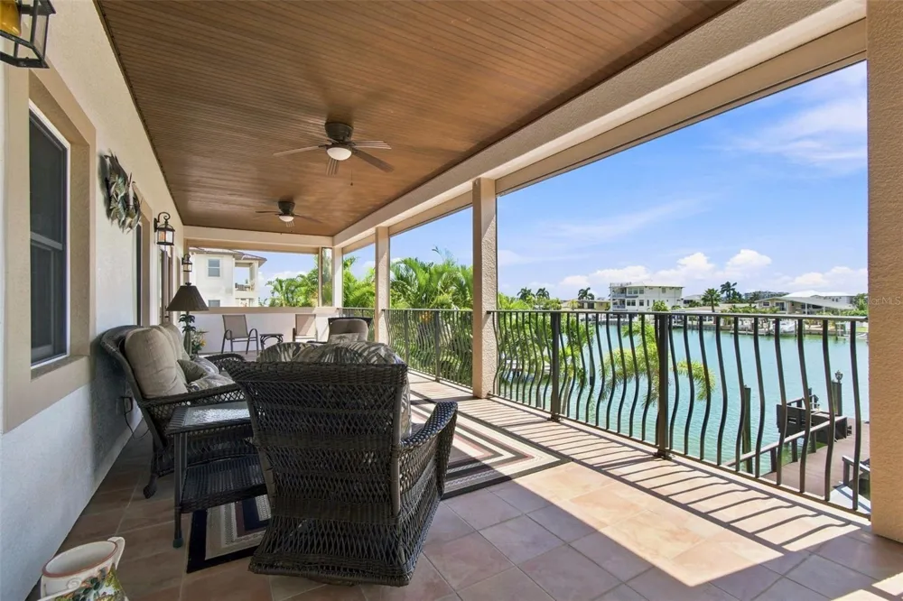 11220 8TH STREET E Treasure Island, FL 33706