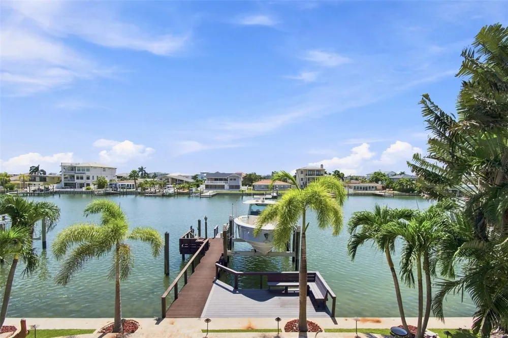 11220 8TH STREET E Treasure Island, FL 33706