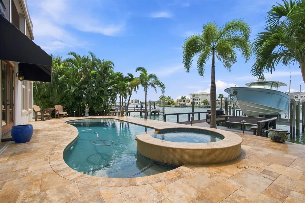 11220 8TH STREET E Treasure Island, FL 33706