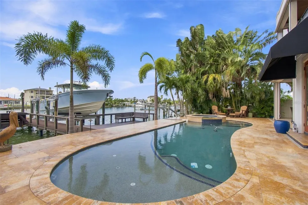 11220 8TH STREET E Treasure Island, FL 33706