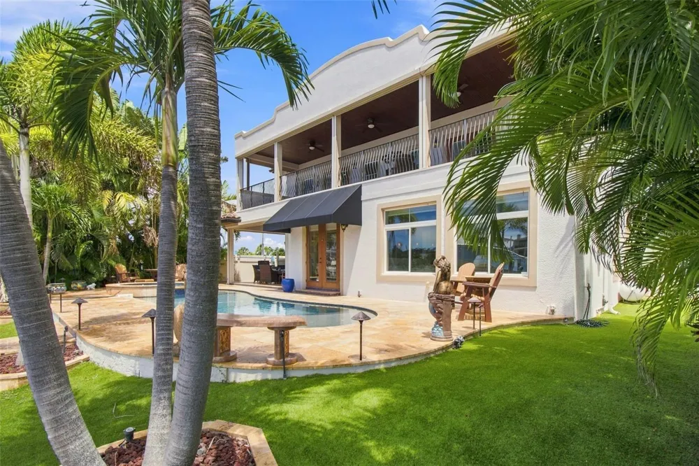 11220 8TH STREET E Treasure Island, FL 33706