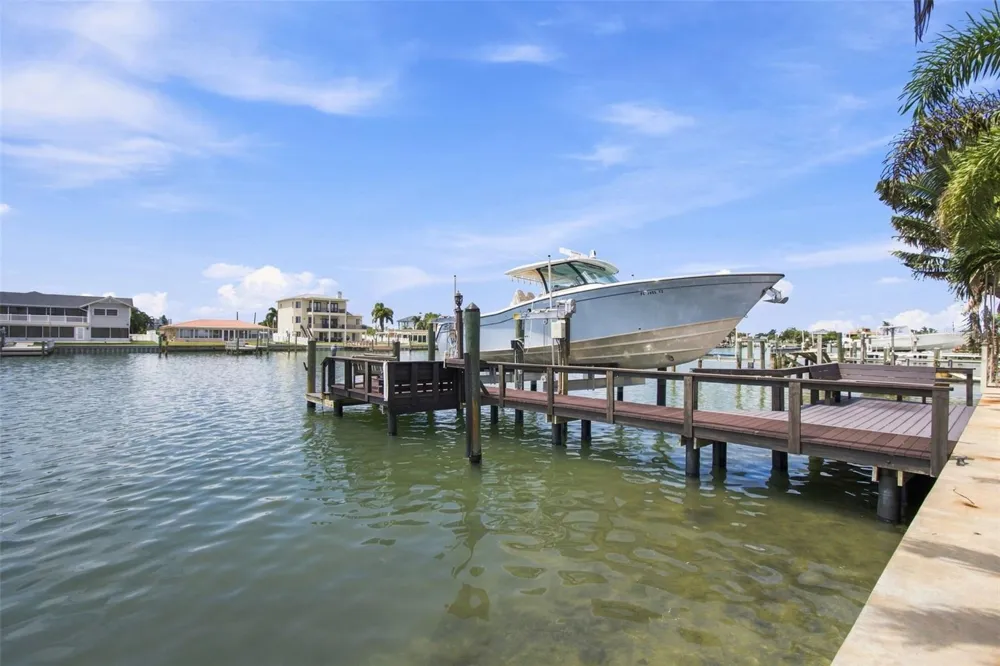 11220 8TH STREET E Treasure Island, FL 33706