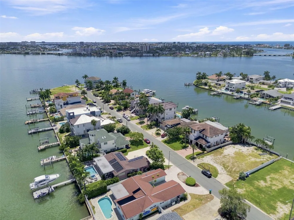 11220 8TH STREET E Treasure Island, FL 33706