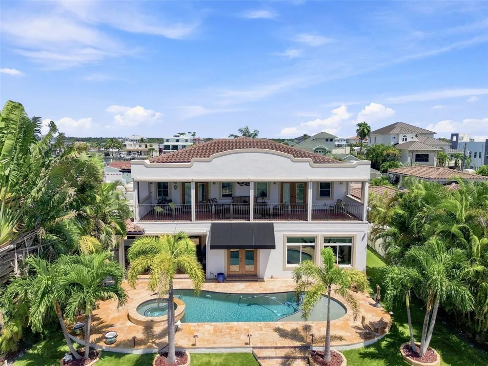 11220 8TH STREET E Treasure Island, FL 33706